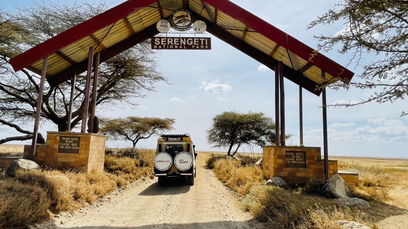 5 Day Tanzania Lodge Safari  Tarangire, Serengeti, Ngorongoro , and Lake Manyara