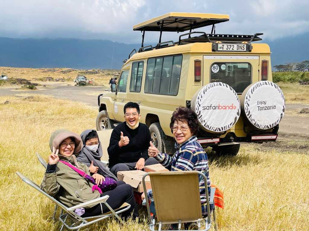 6 Day Tanzania Lodge Safari to Tarangire, Serengeti, Ngorongoro and Lake Manyara