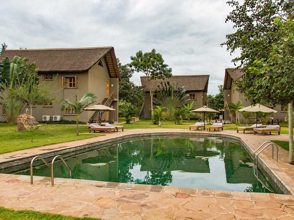 Weru Weru River Lodge